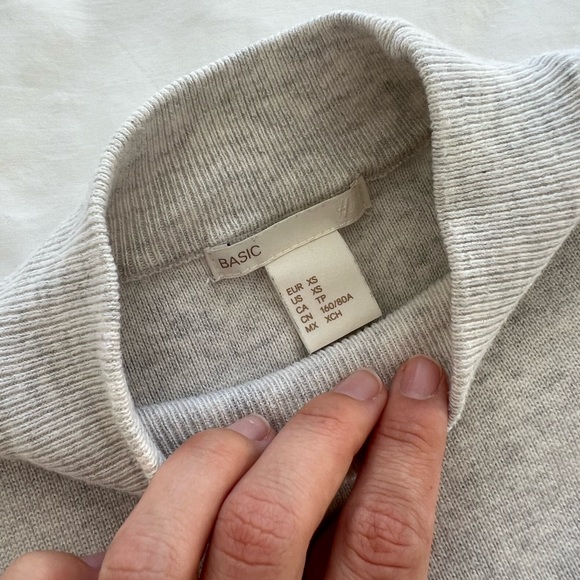 H&M - Turtleneck Sweater - Picture 2 of 2